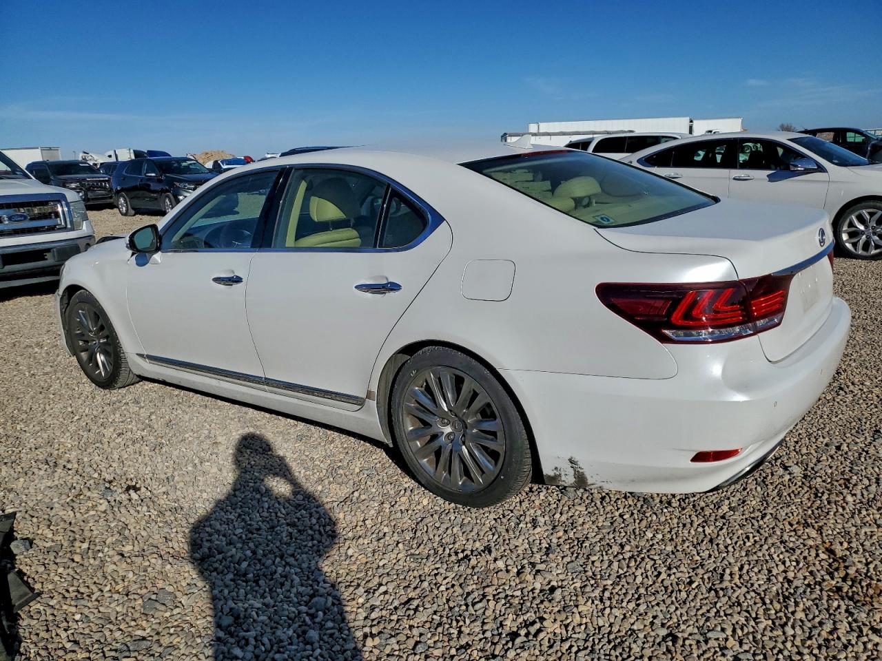 2013 LEXUS LS 460 photo 4
