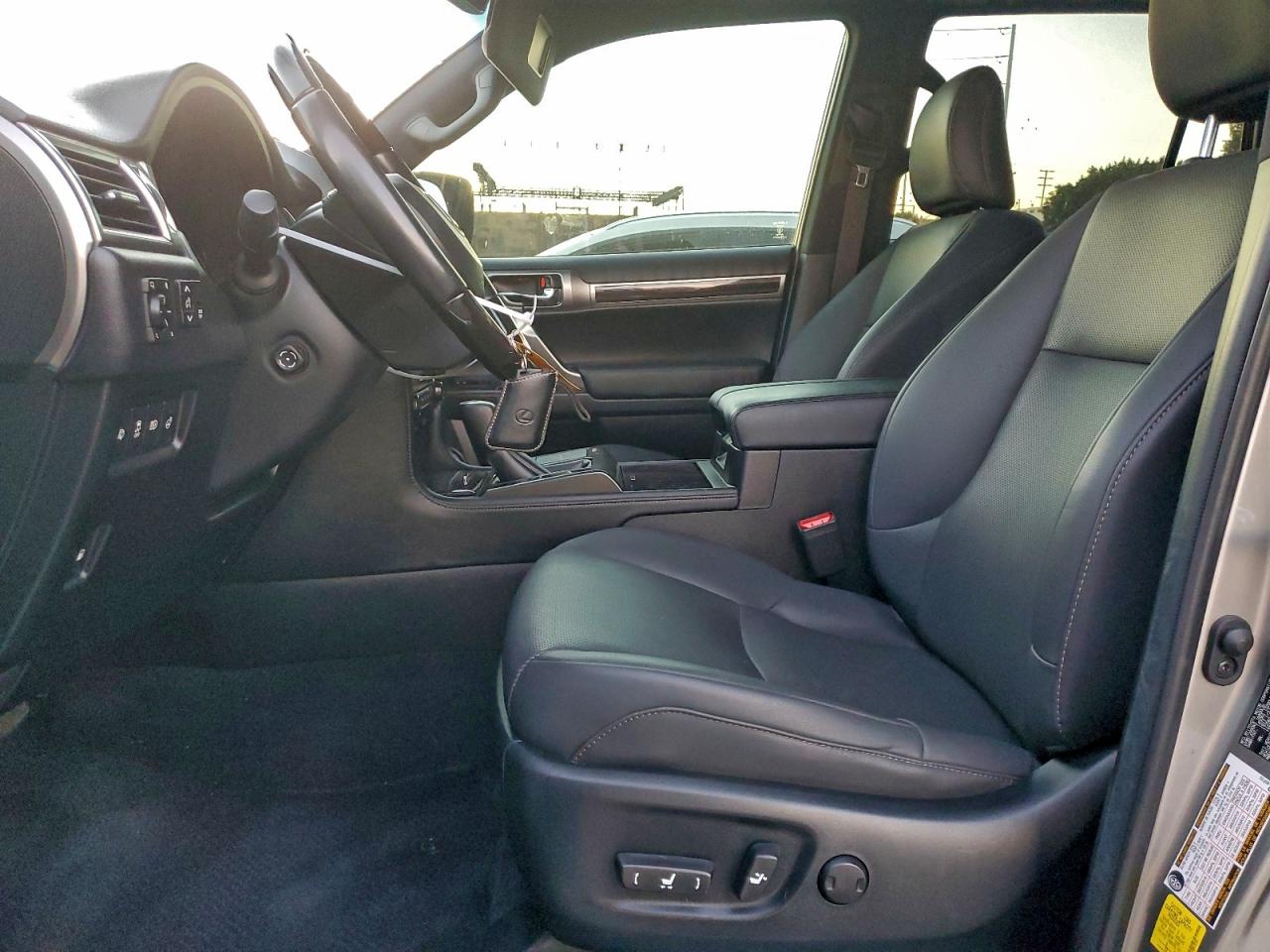 2022 LEXUS GX photo 7
