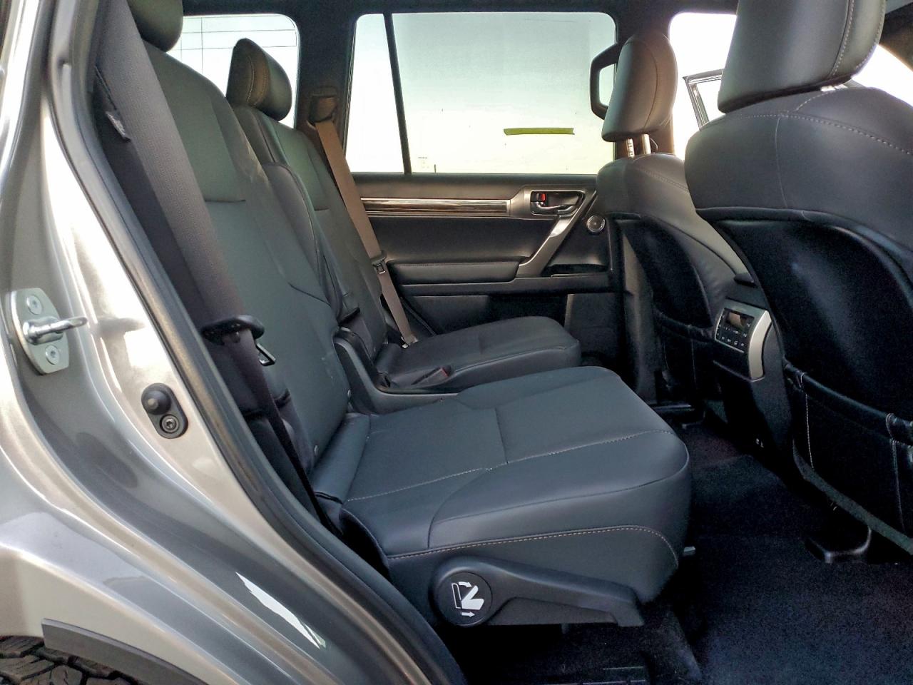 2022 LEXUS GX photo 10