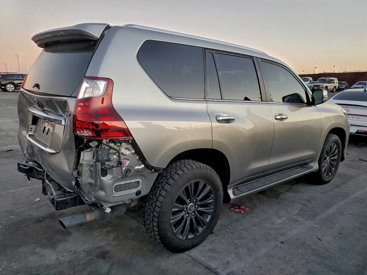 2022 LEXUS GX photo 3