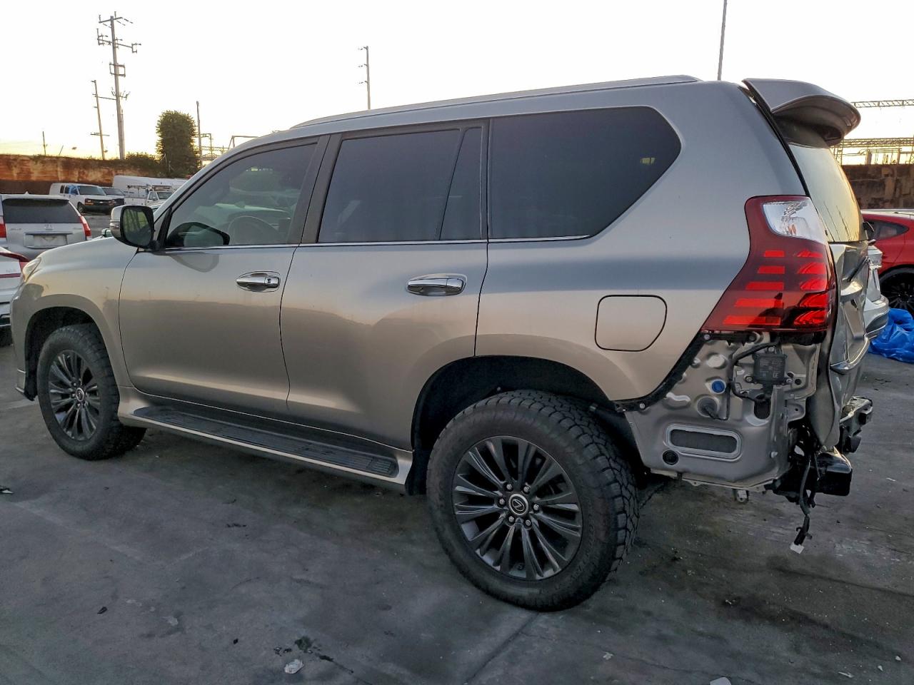 2022 LEXUS GX photo 2