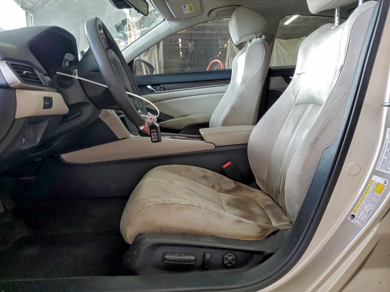 2018 HONDA ACCORD EX photo 19
