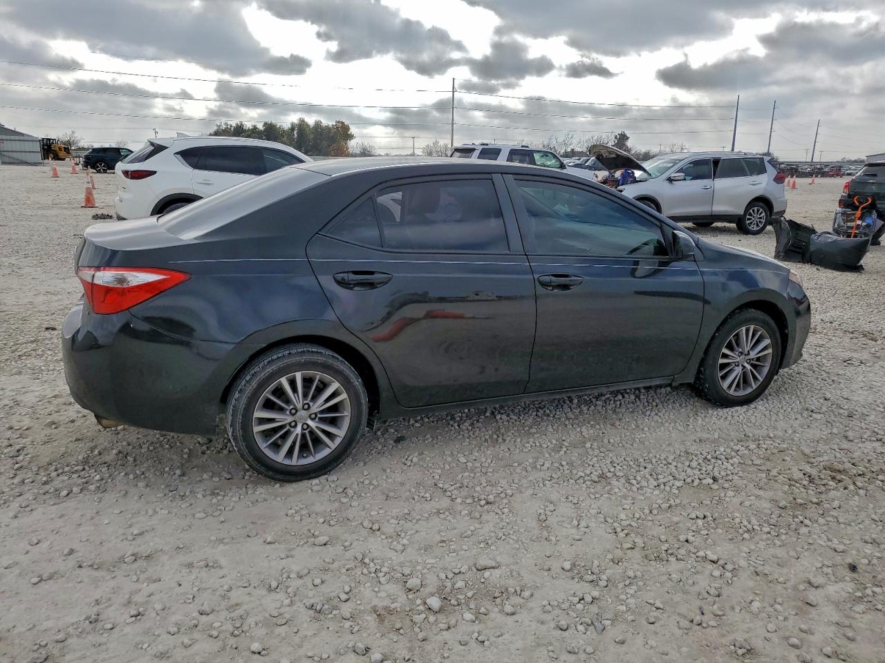 2014 TOYOTA COROLLA L photo 3