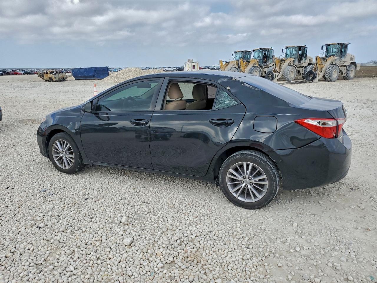 2014 TOYOTA COROLLA L photo 2