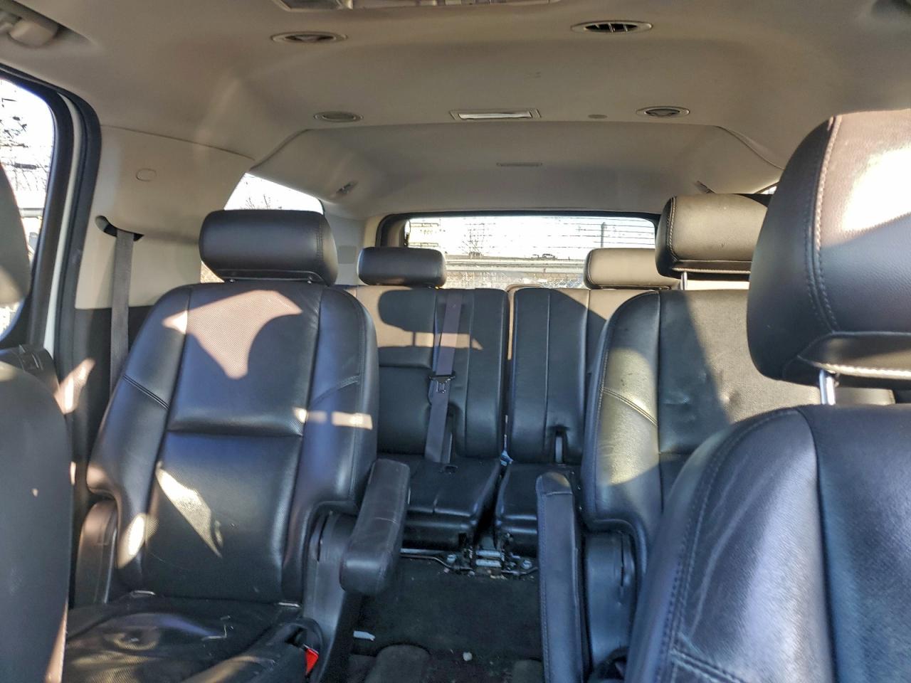 2010 CHEVROLET SUBURBAN K1500 LTZ photo 19