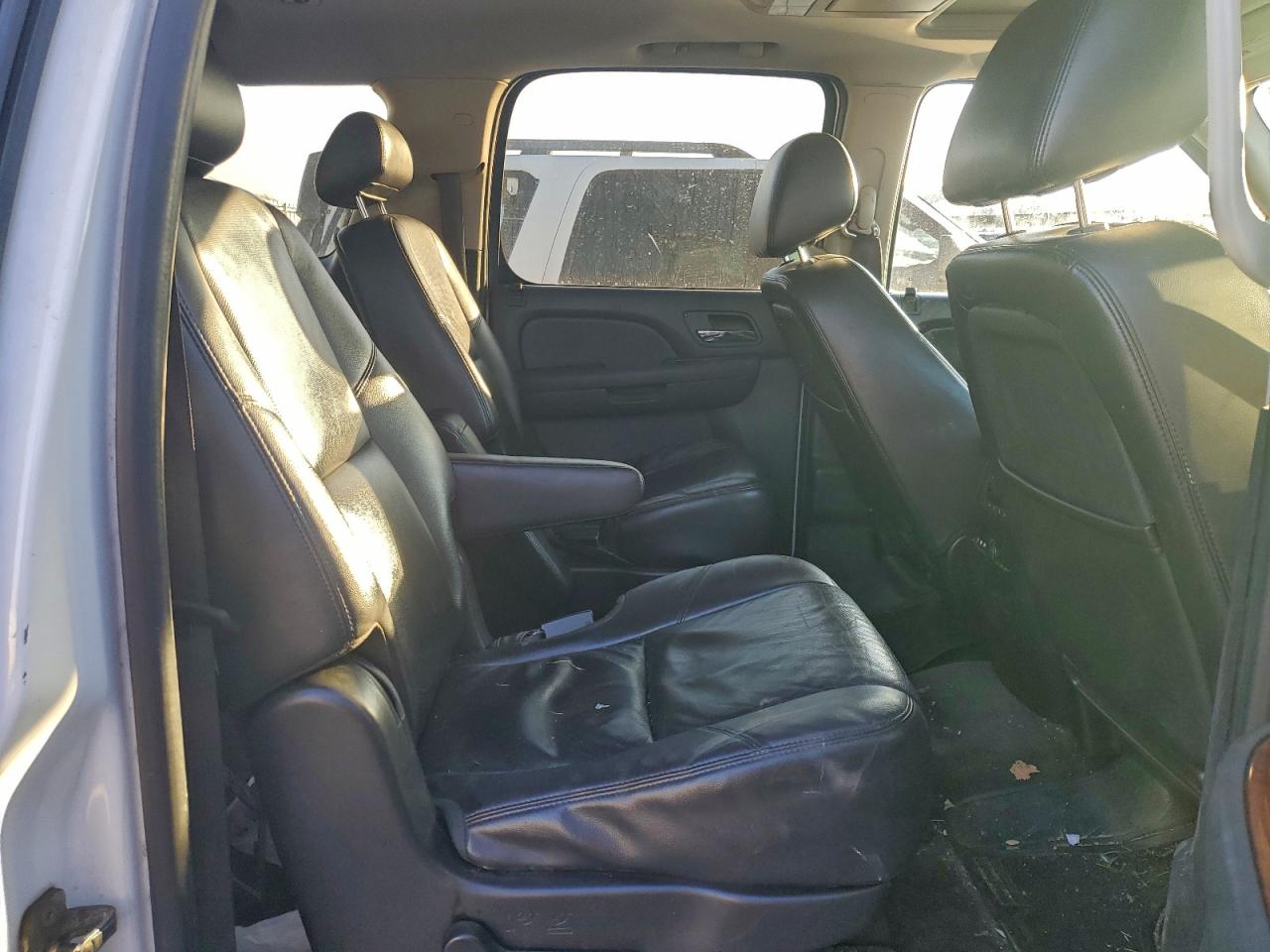2010 CHEVROLET SUBURBAN K1500 LTZ photo 21