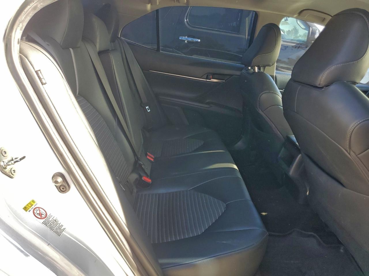 2018 TOYOTA CAMRY SE photo 19