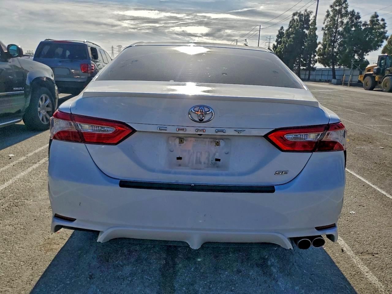 2018 TOYOTA CAMRY SE photo 11