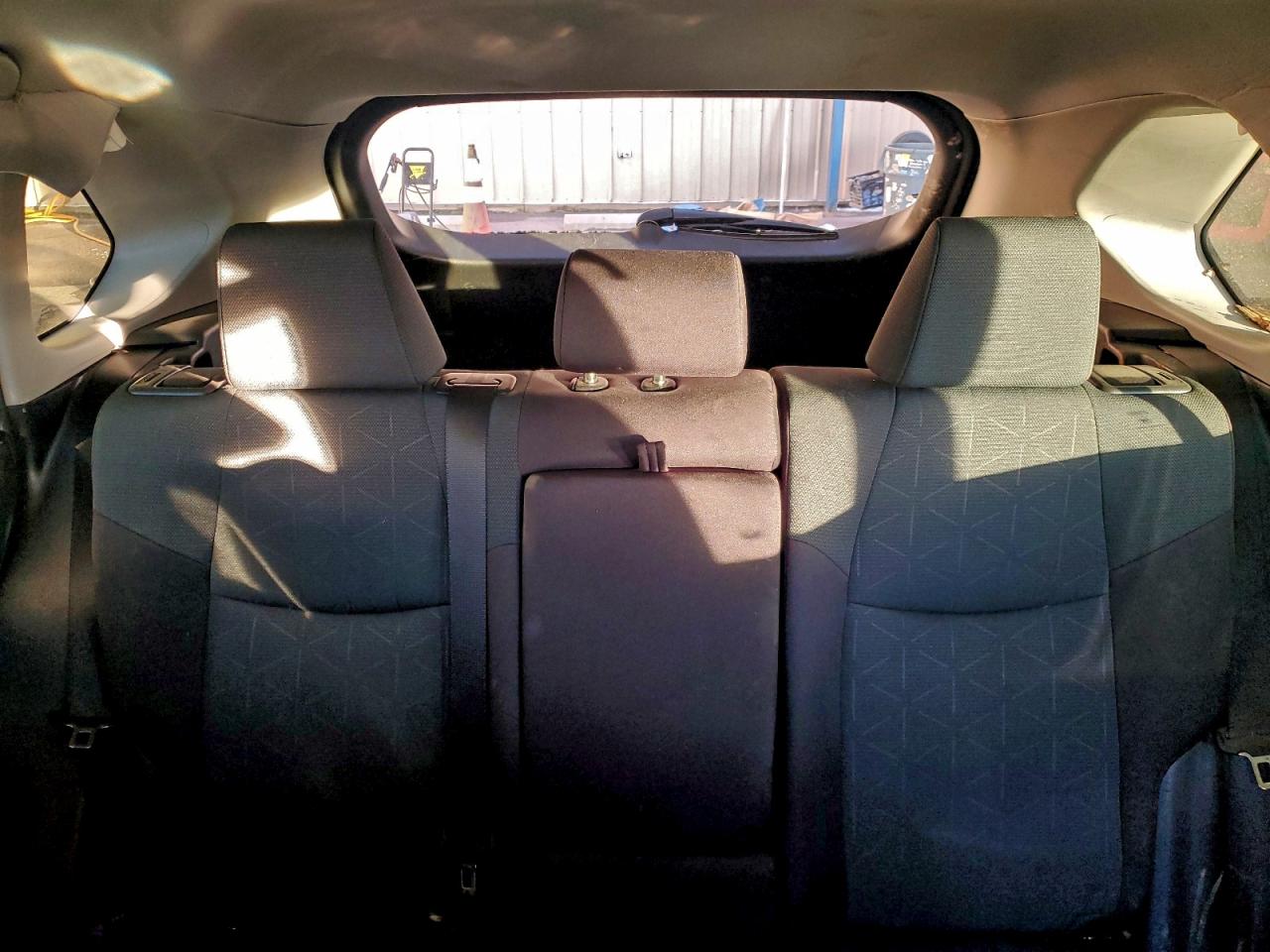 2025 TOYOTA RAV4 XLE photo 19