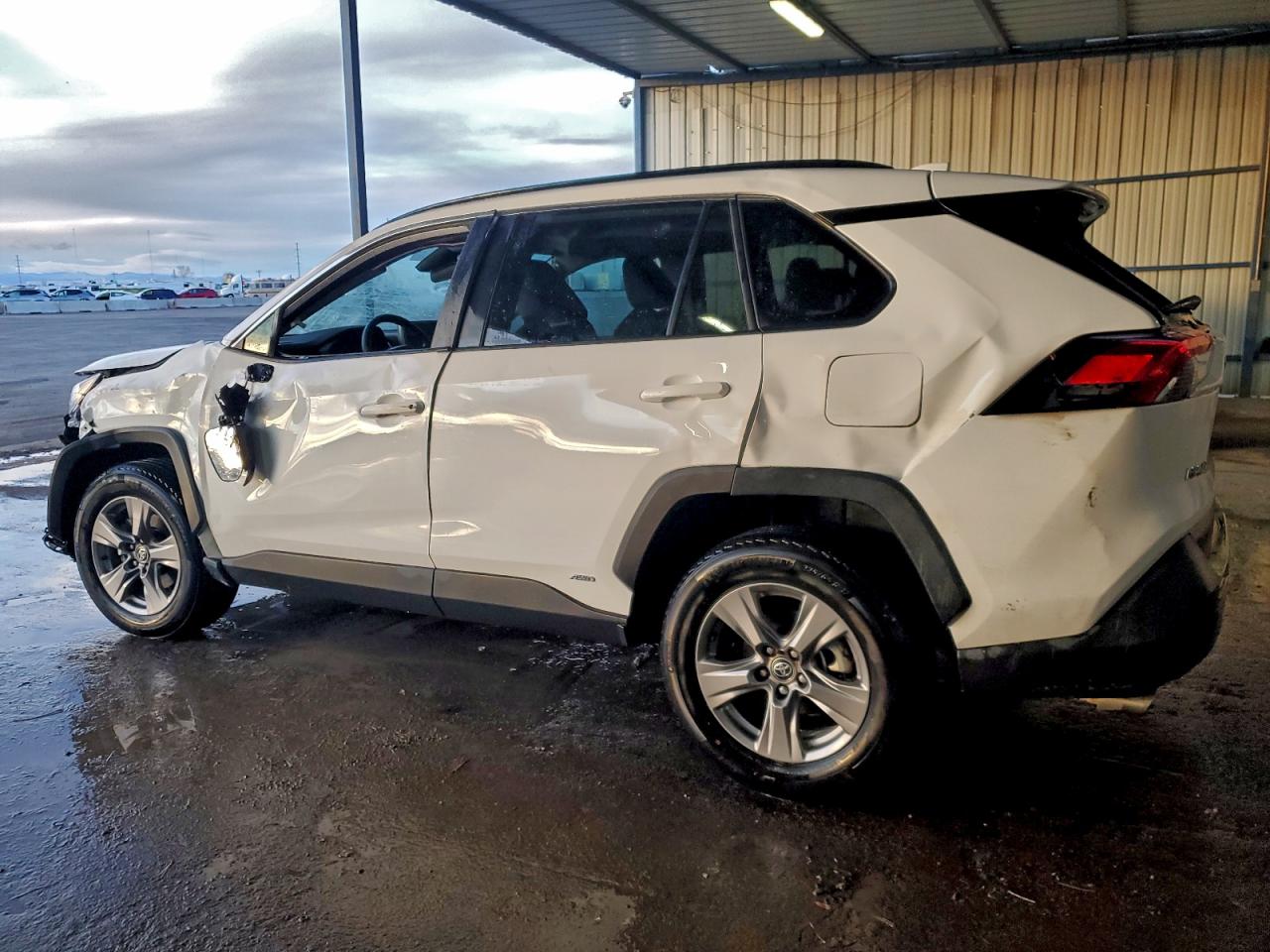 2025 TOYOTA RAV4 XLE photo 3
