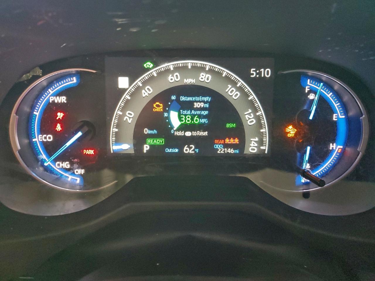 2025 TOYOTA RAV4 XLE photo 17
