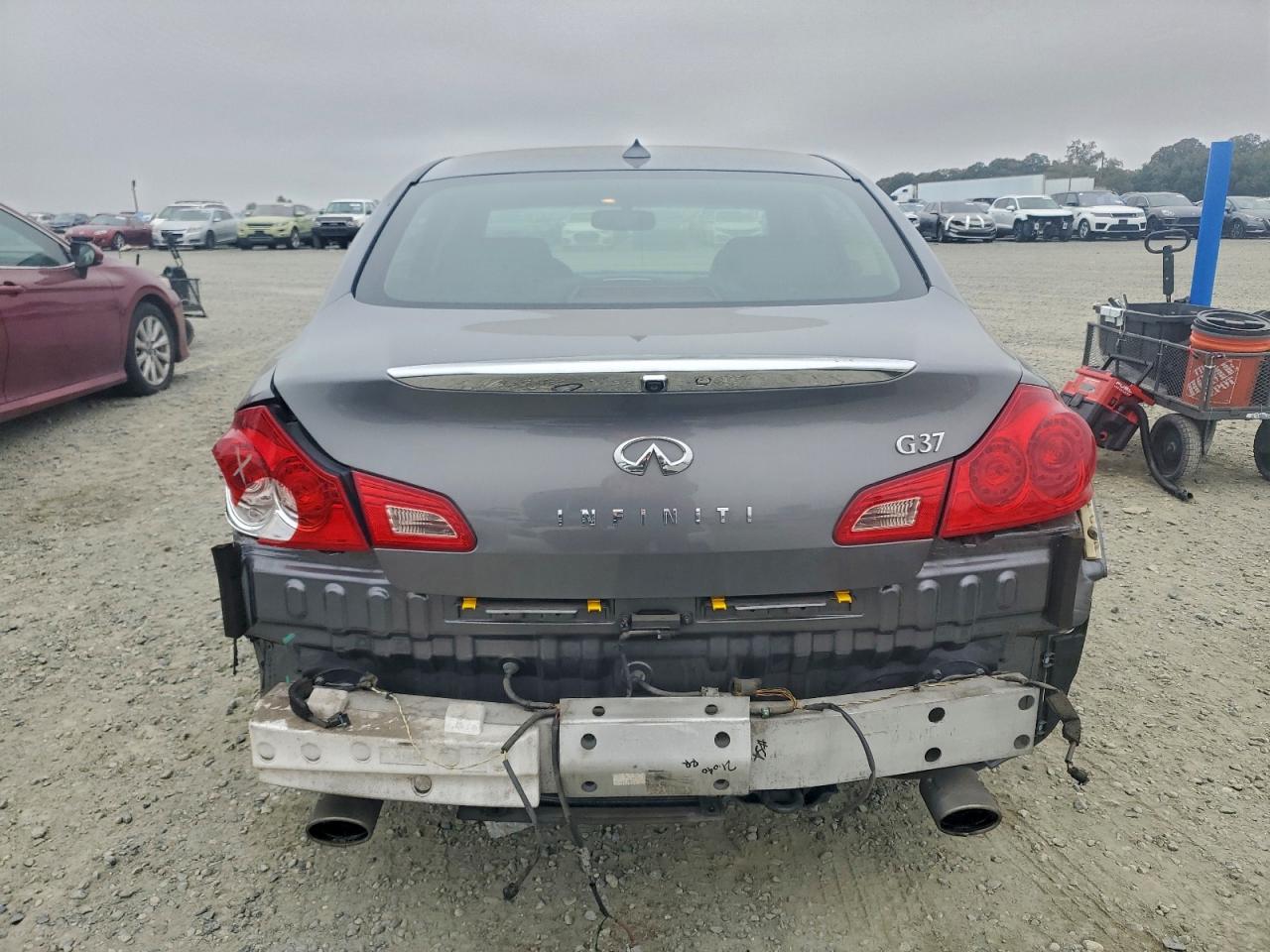 2013 INFINITI G37 BASE photo 6
