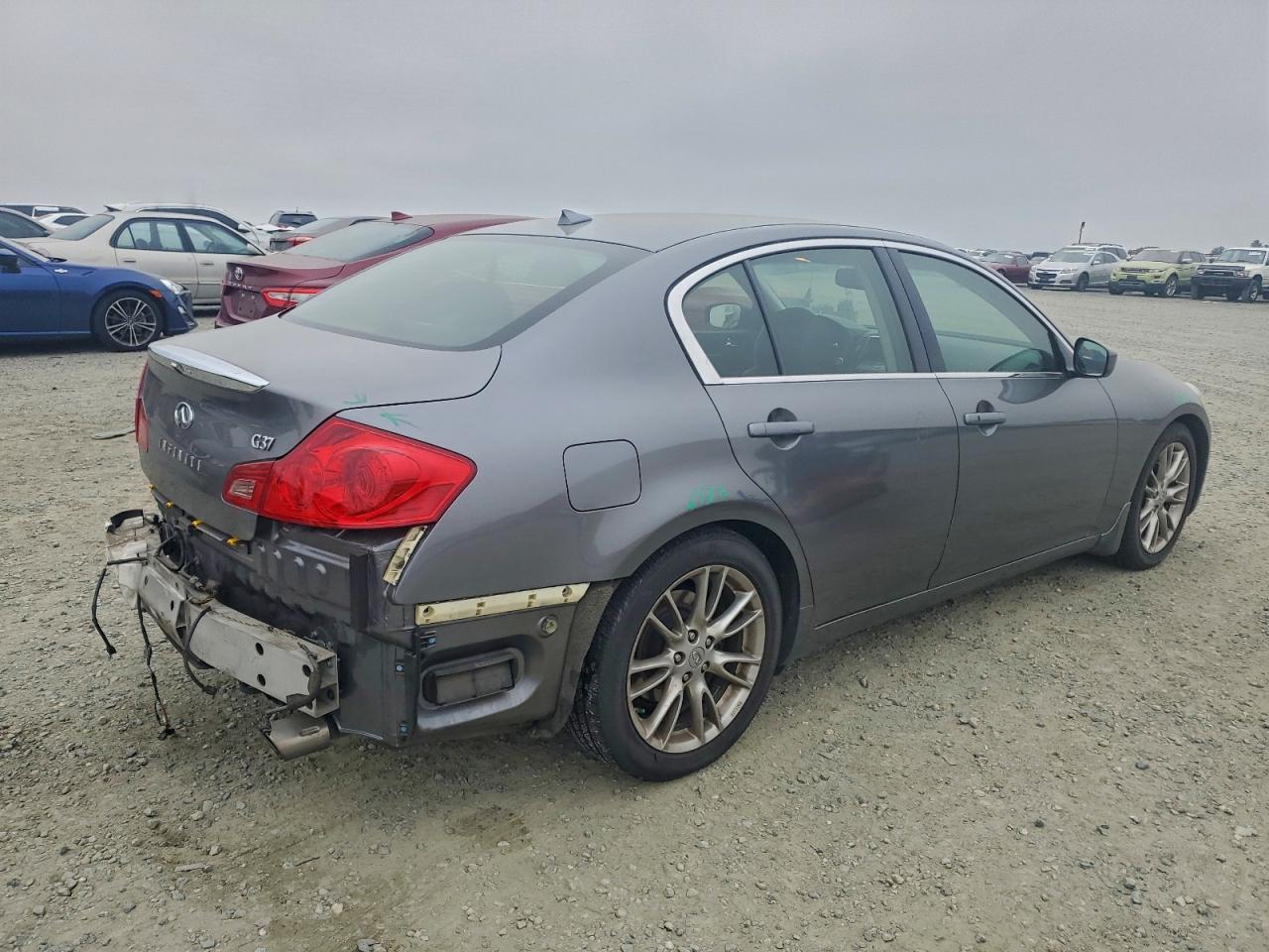 2013 INFINITI G37 BASE photo 3