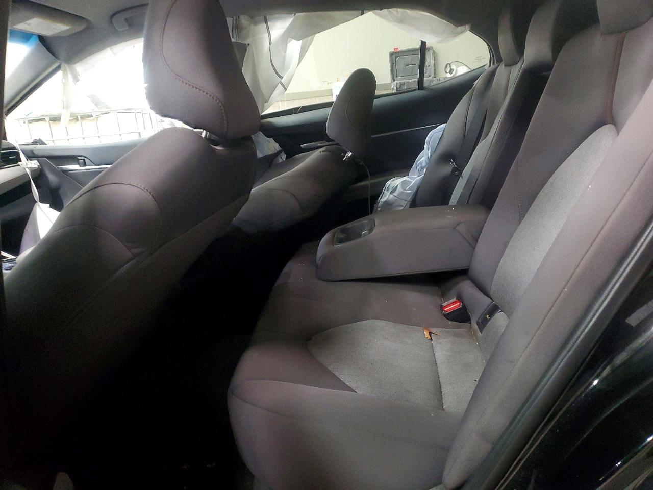 2018 TOYOTA CAMRY L photo 28