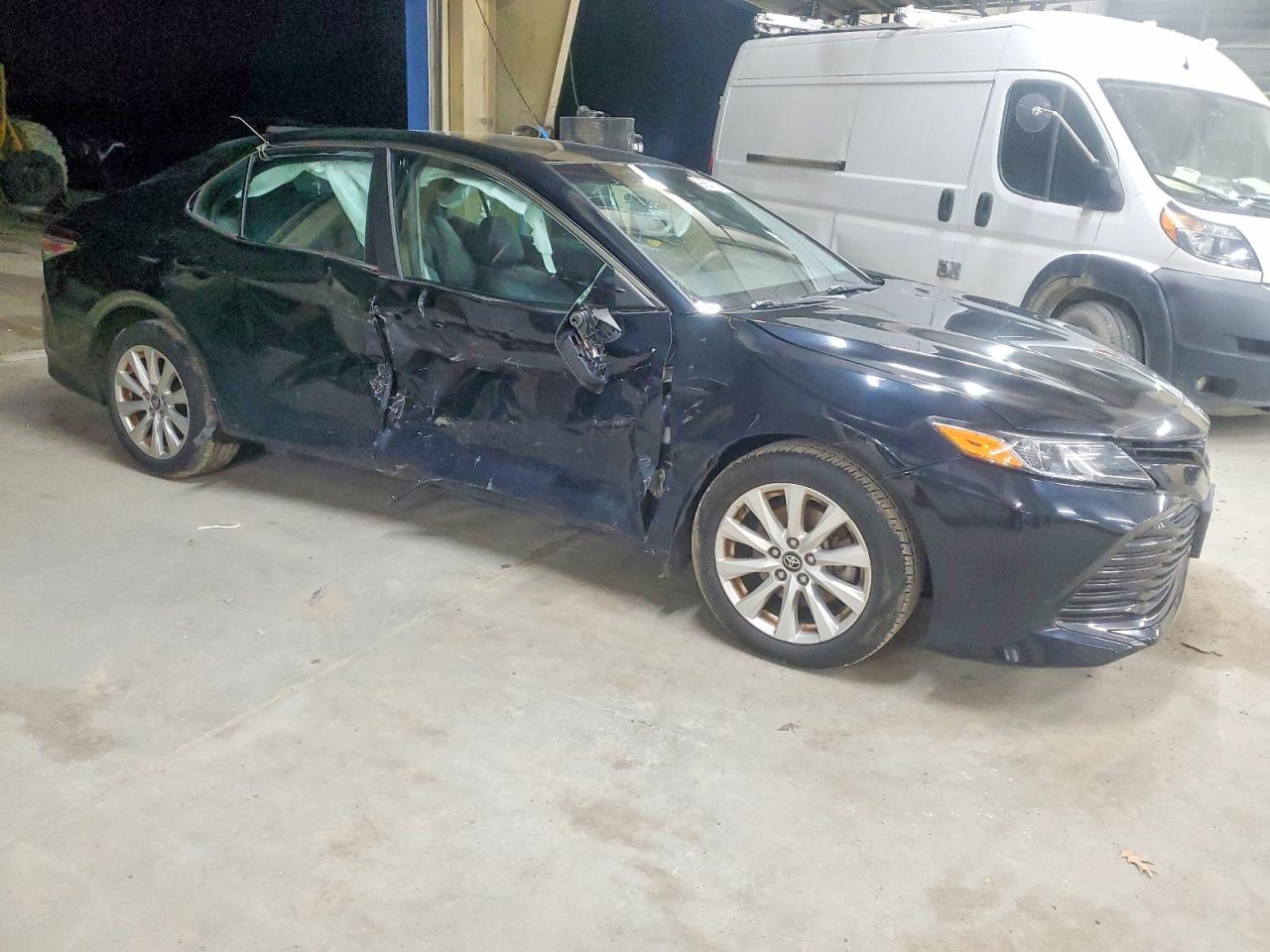 2018 TOYOTA CAMRY L photo 10