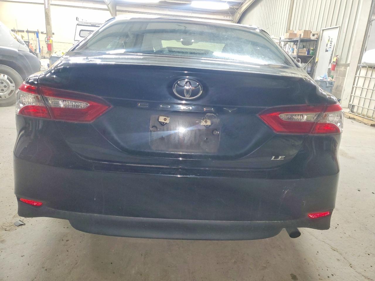 2018 TOYOTA CAMRY L photo 16