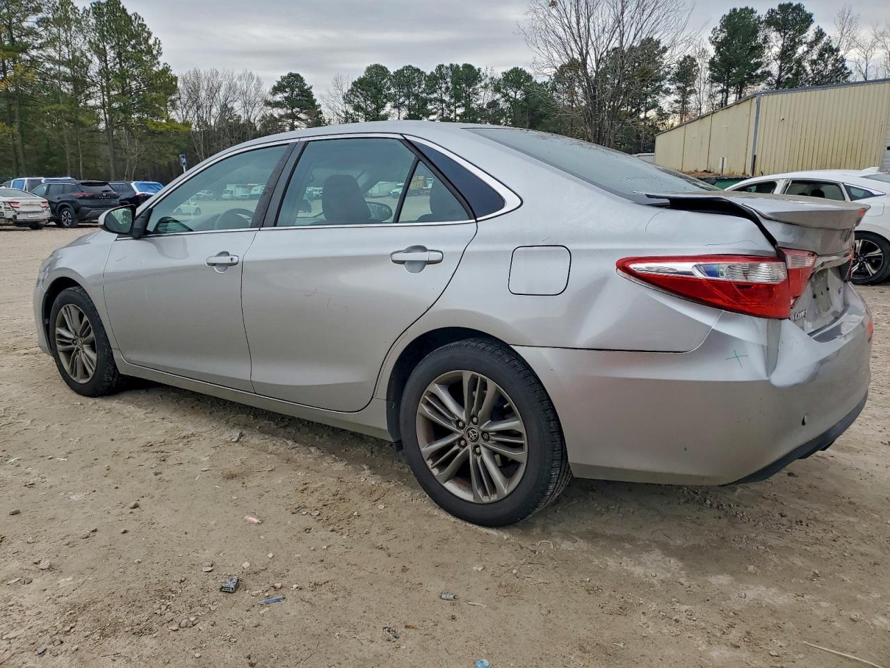 2016 TOYOTA CAMRY LE photo 2