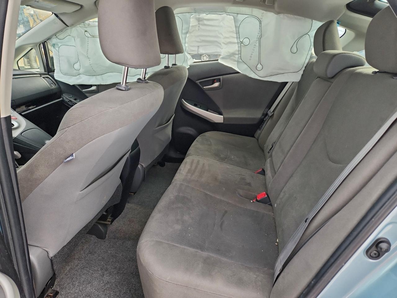 2015 TOYOTA PRIUS photo 28