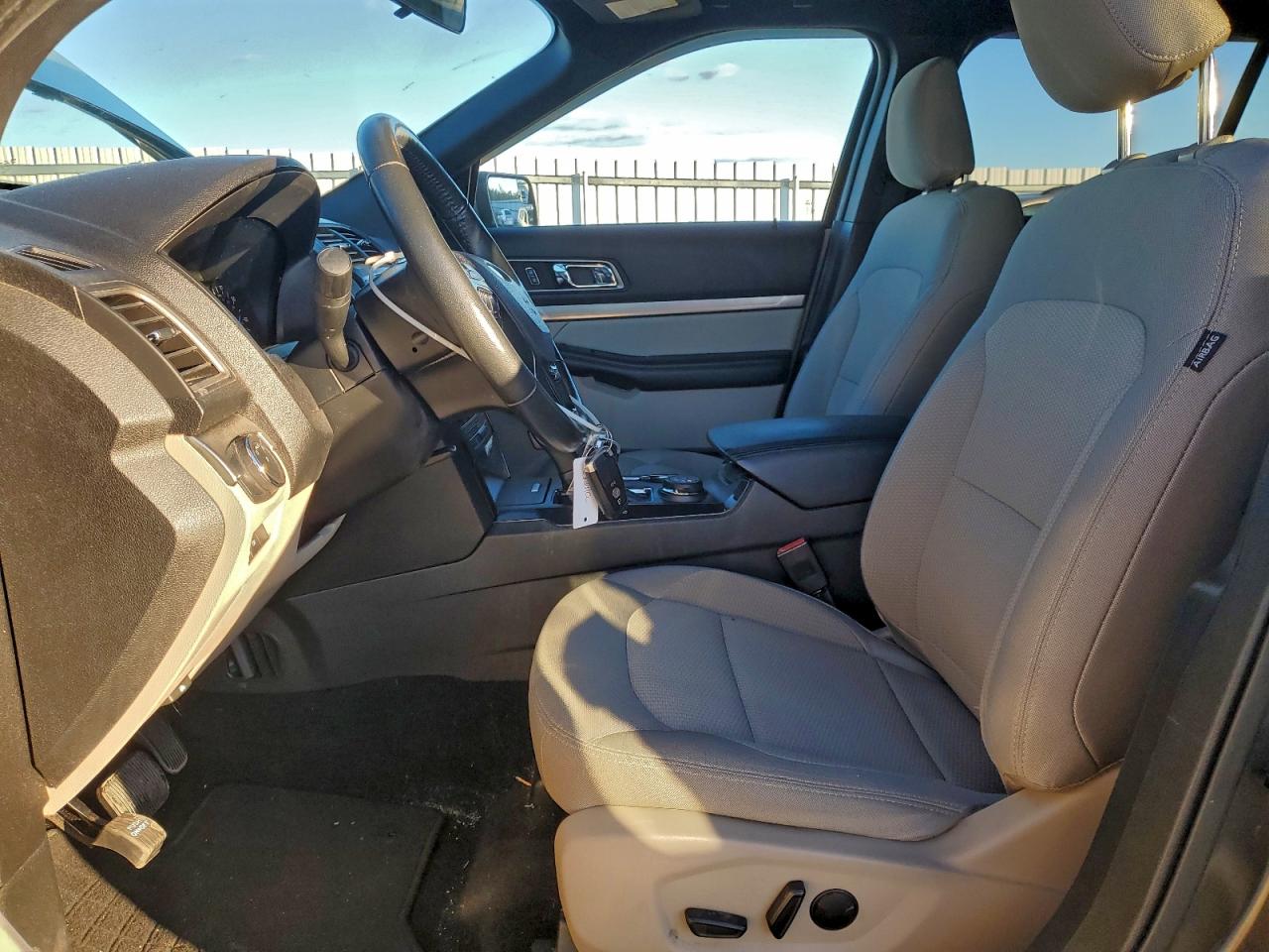 2019 FORD EXPLORER XLT photo 7