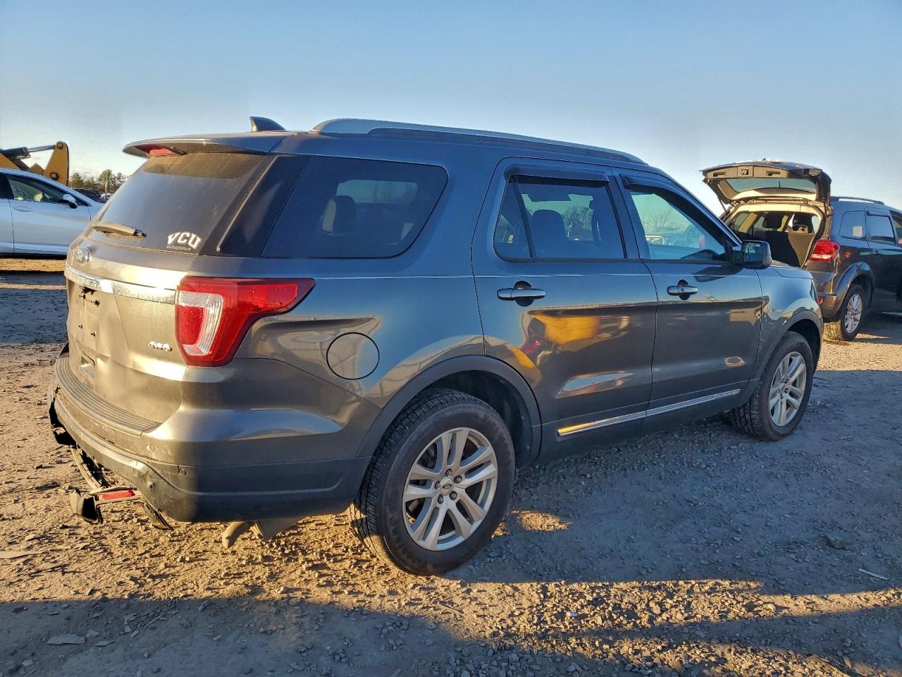 2019 FORD EXPLORER XLT photo 3