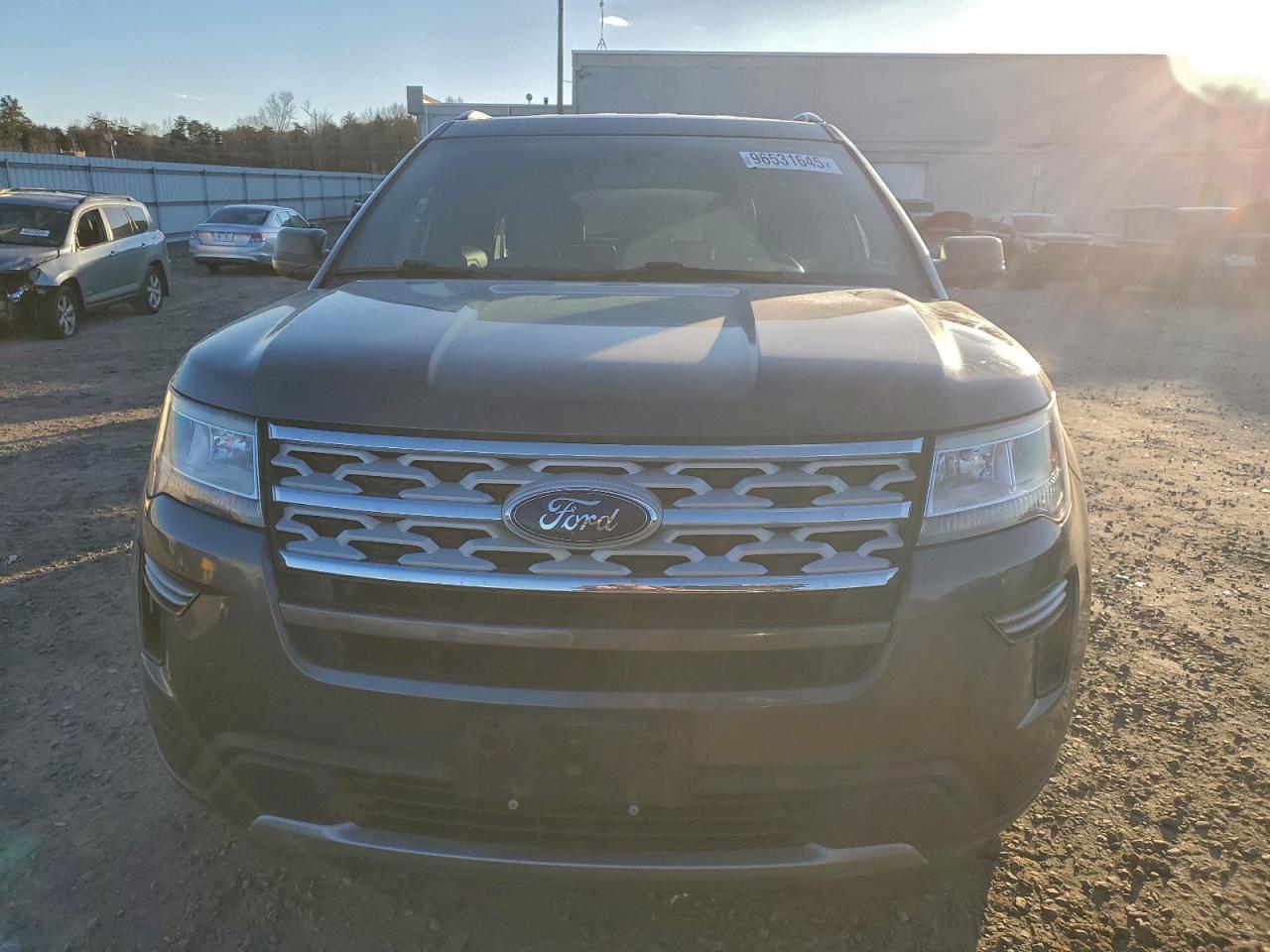 2019 FORD EXPLORER XLT photo 5