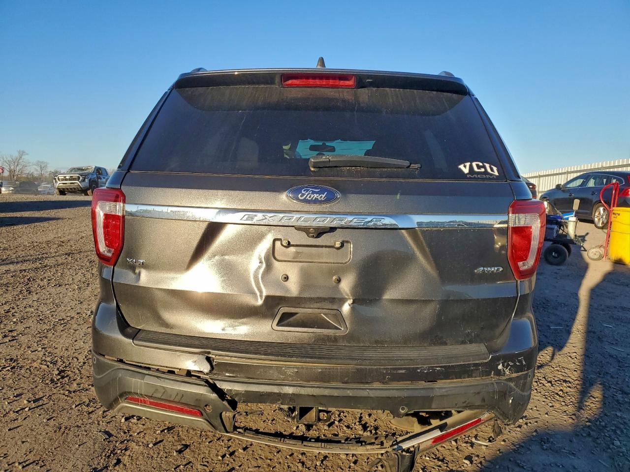 2019 FORD EXPLORER XLT photo 6