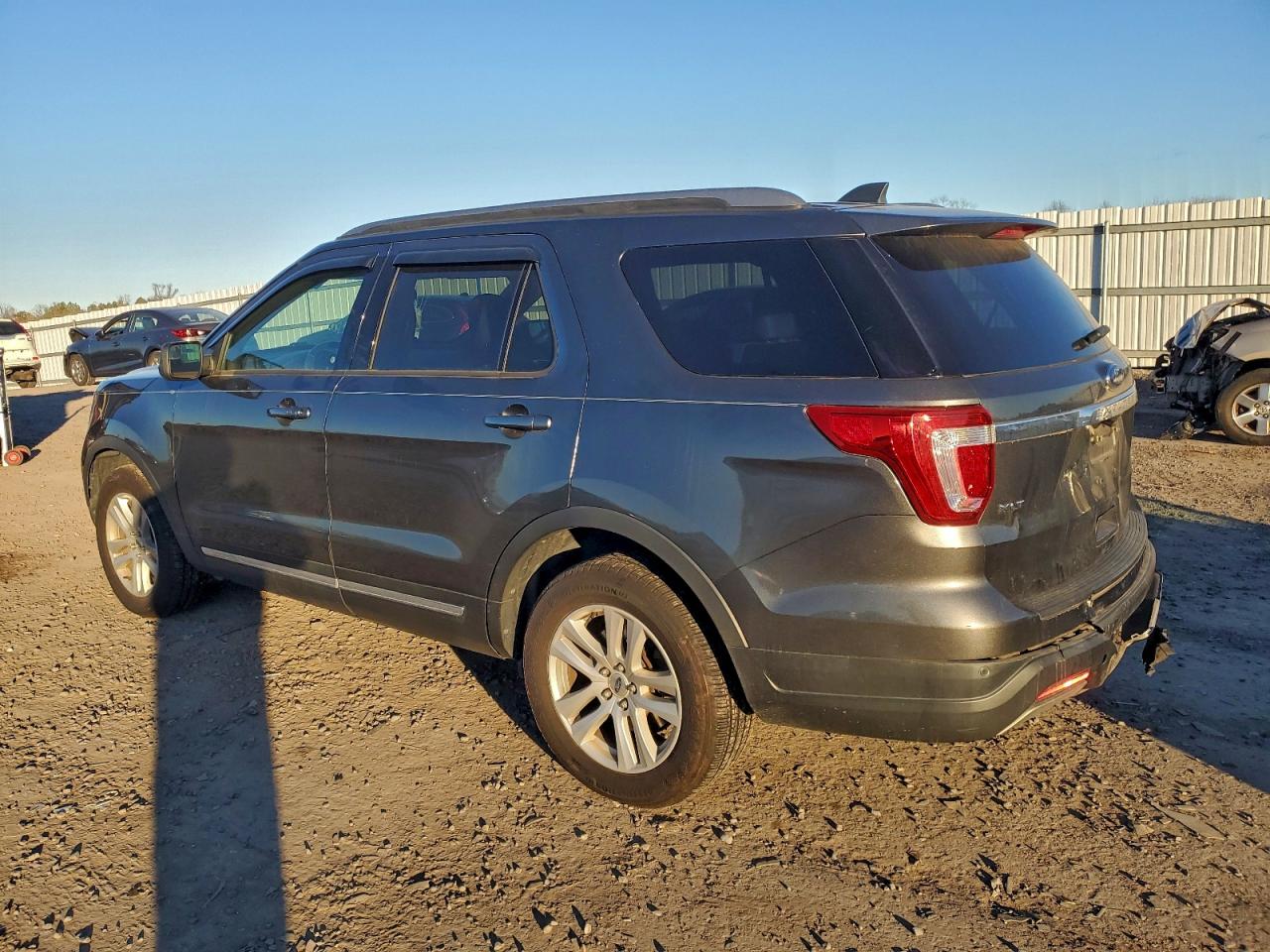 2019 FORD EXPLORER XLT photo 2