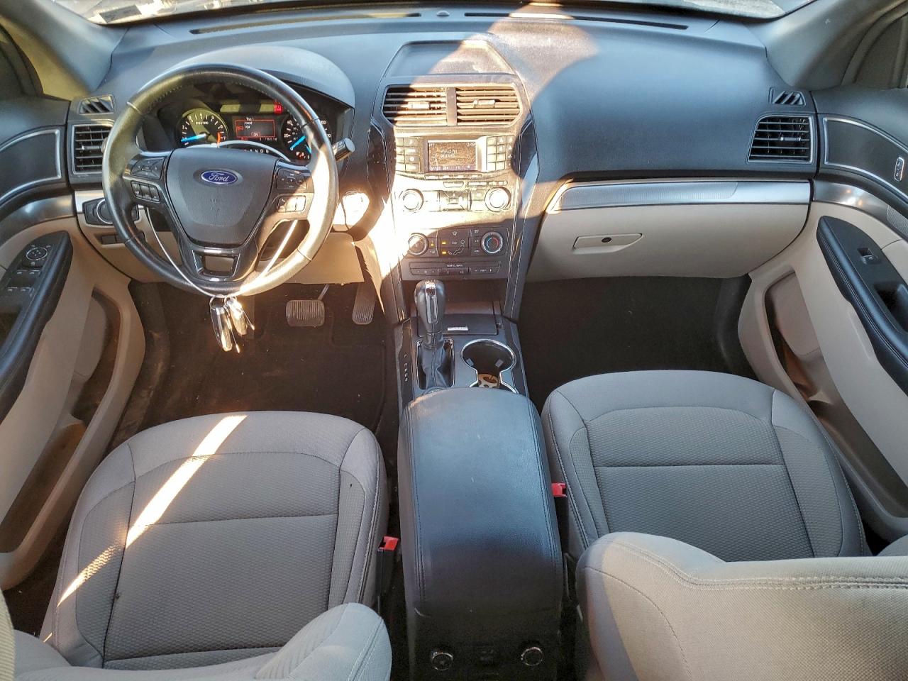 2019 FORD EXPLORER XLT photo 8