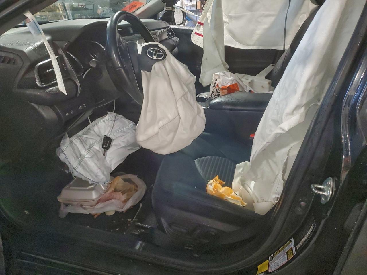 2020 TOYOTA CAMRY SE photo 19