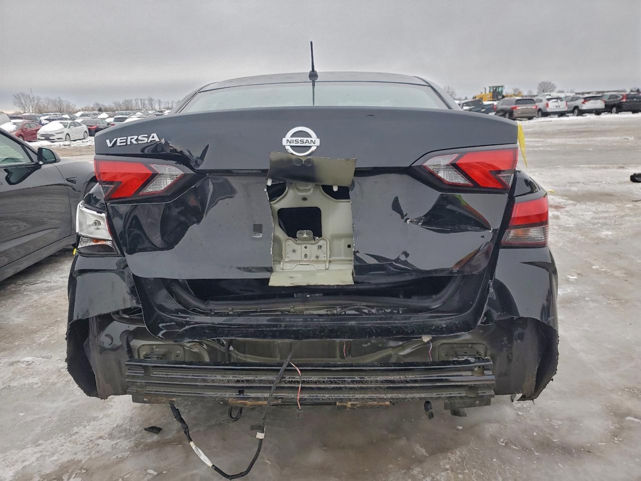 2020 NISSAN VERSA S photo 11