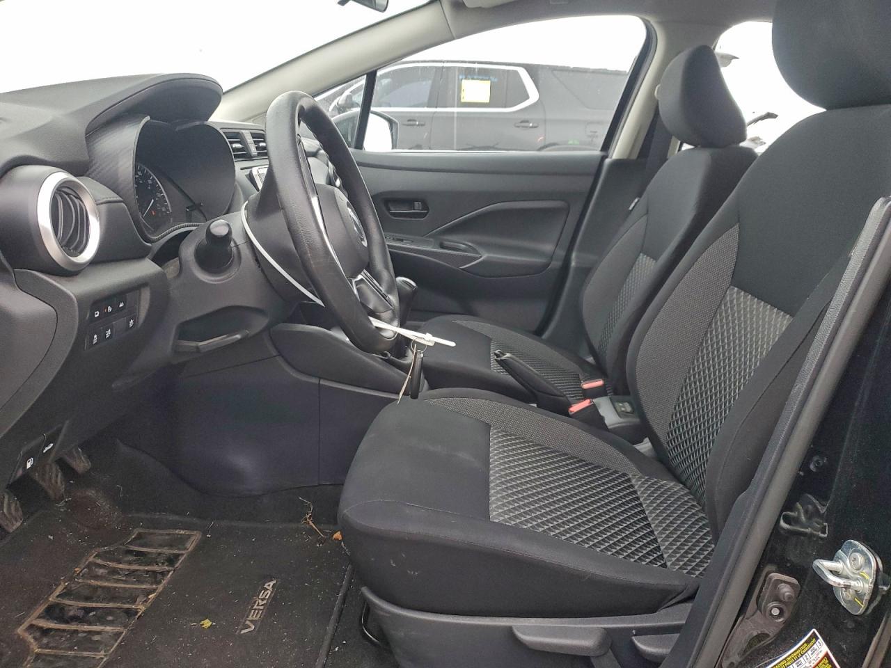 2020 NISSAN VERSA S photo 13