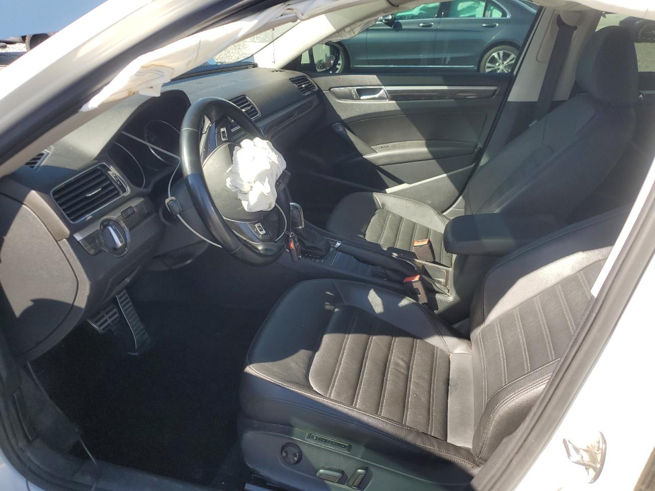 2018 VOLKSWAGEN PASSAT SEL PREMIUM photo 13