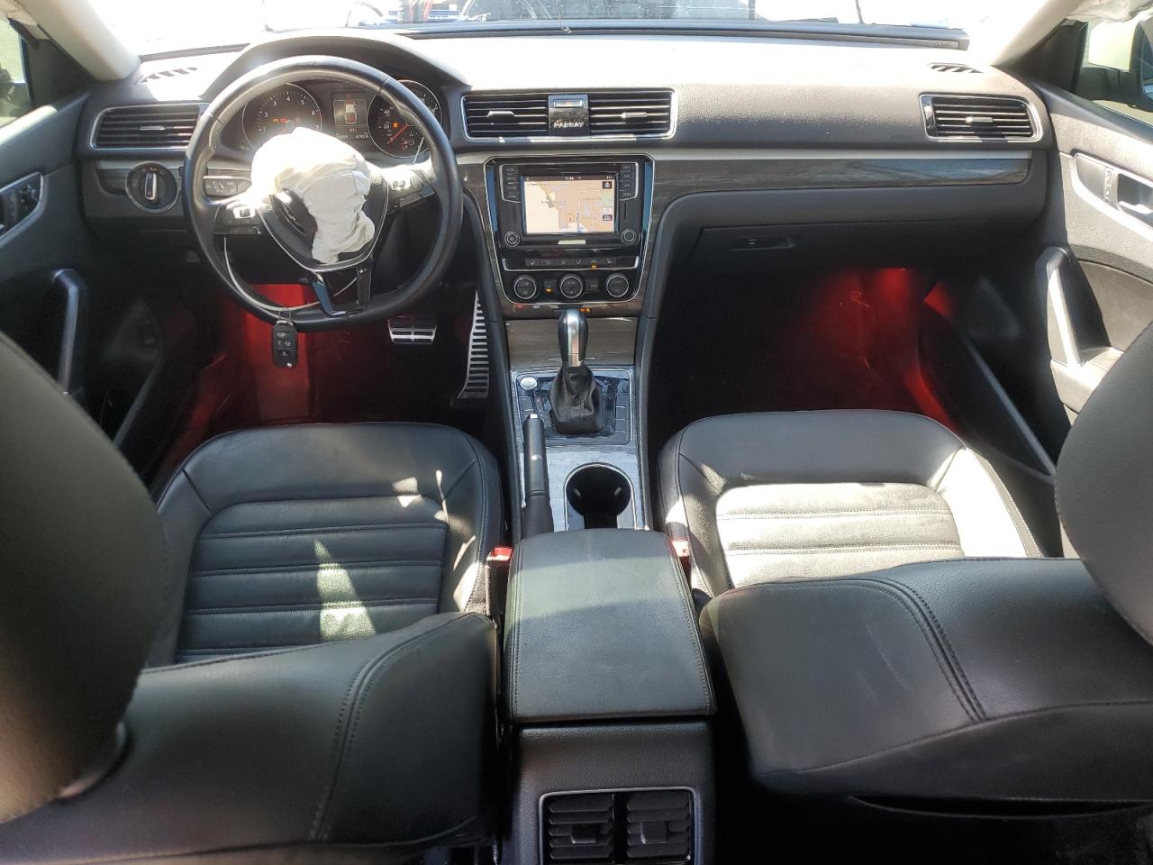 2018 VOLKSWAGEN PASSAT SEL PREMIUM photo 15