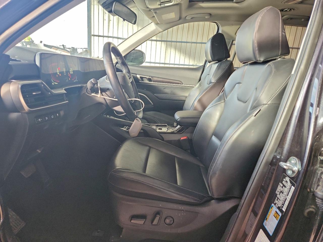 2025 KIA TELLURIDE S photo 19