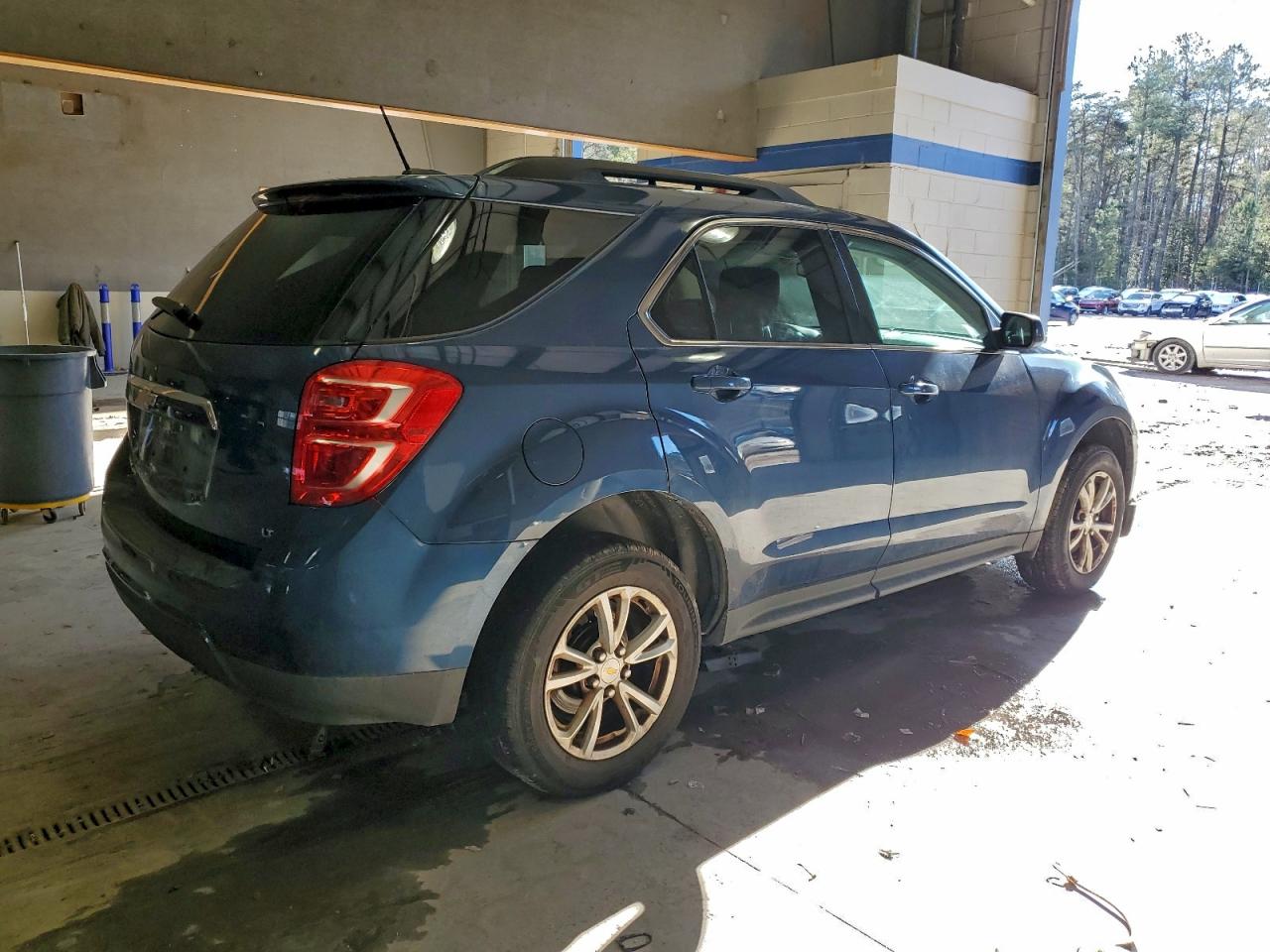 2017 CHEVROLET EQUINOX LT photo 5