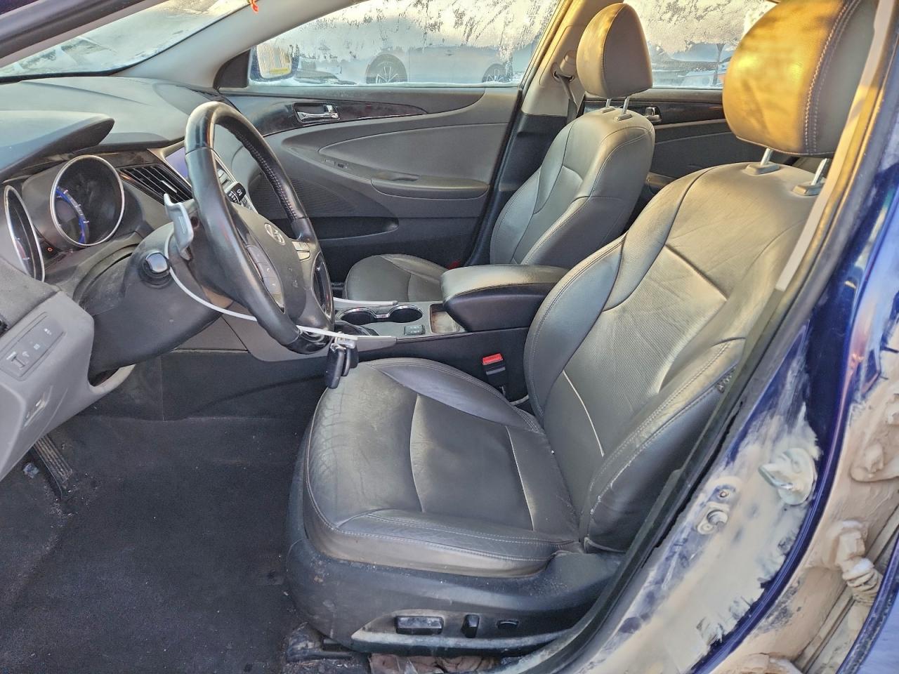 2011 HYUNDAI SONATA SE photo 7