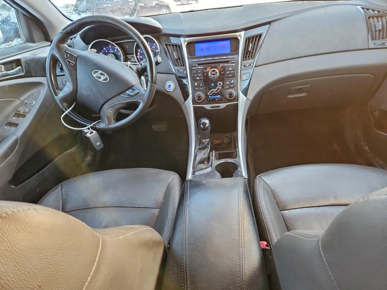 2011 HYUNDAI SONATA SE photo 8