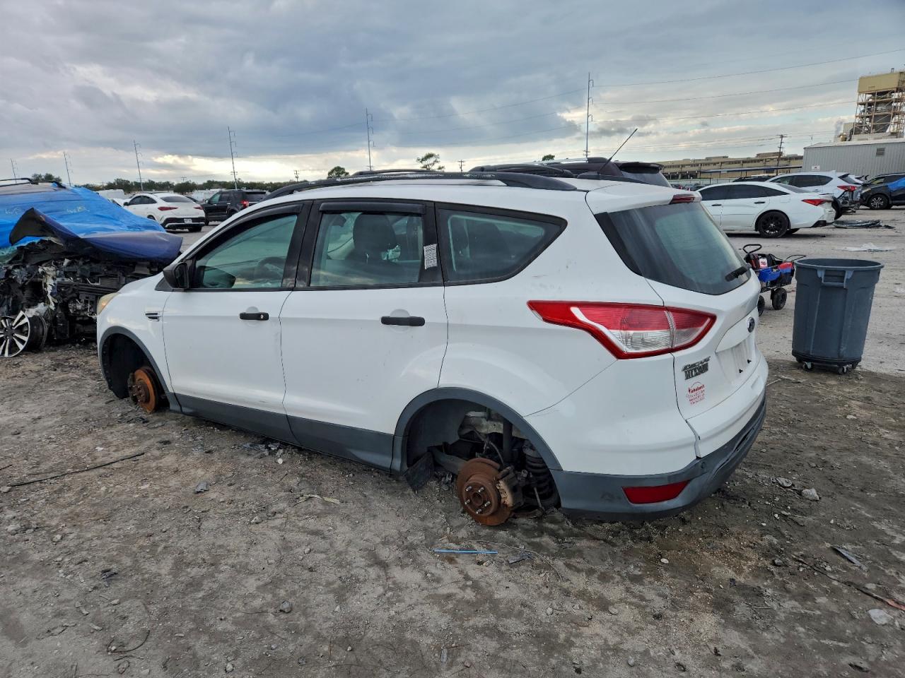 2015 FORD ESCAPE S photo 4