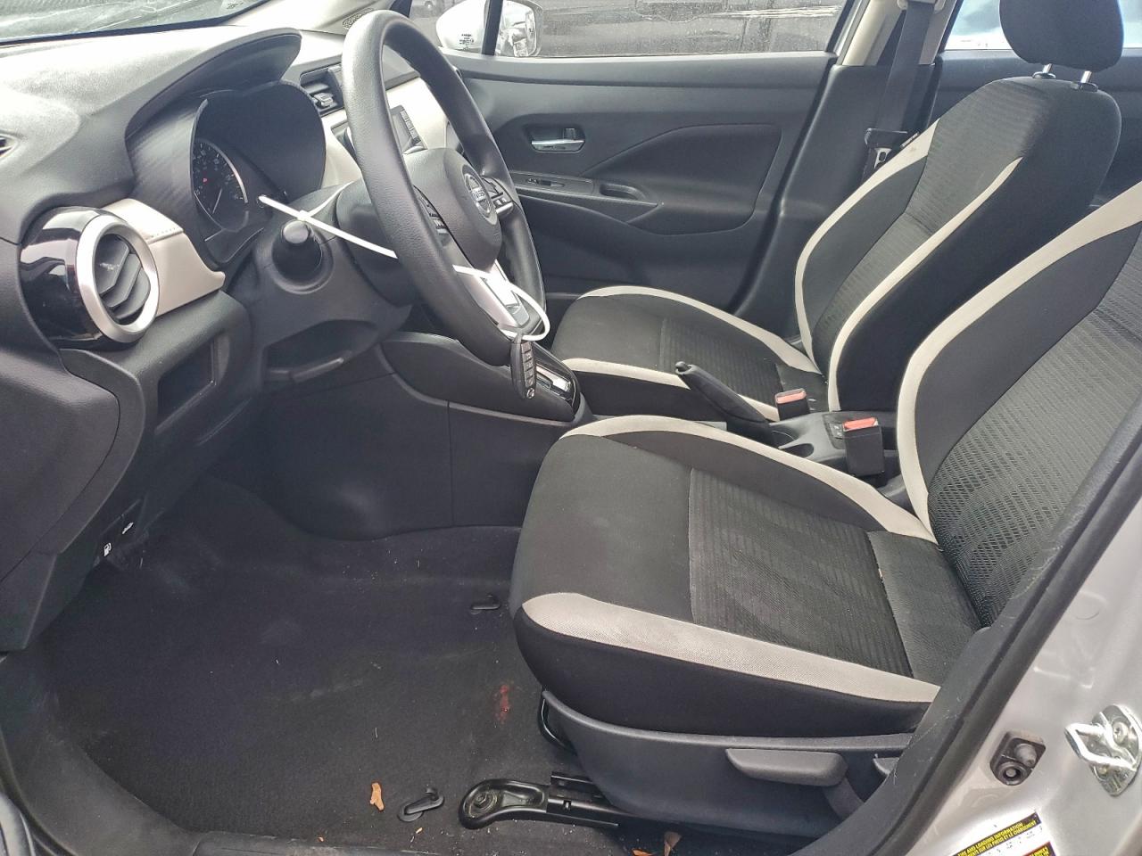 2021 NISSAN VERSA SV photo 7