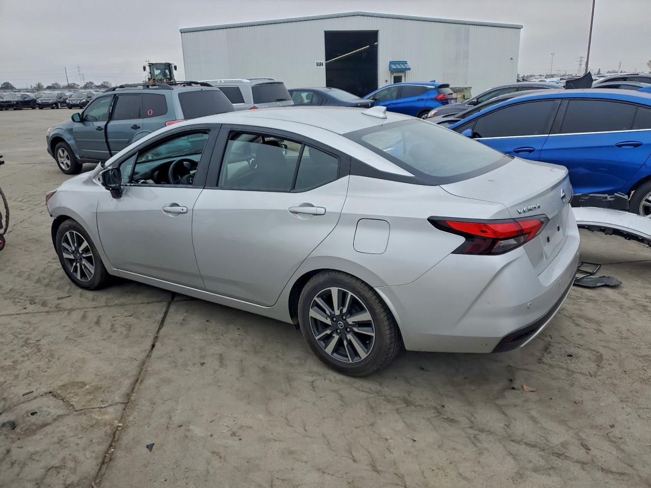 2021 NISSAN VERSA SV photo 2