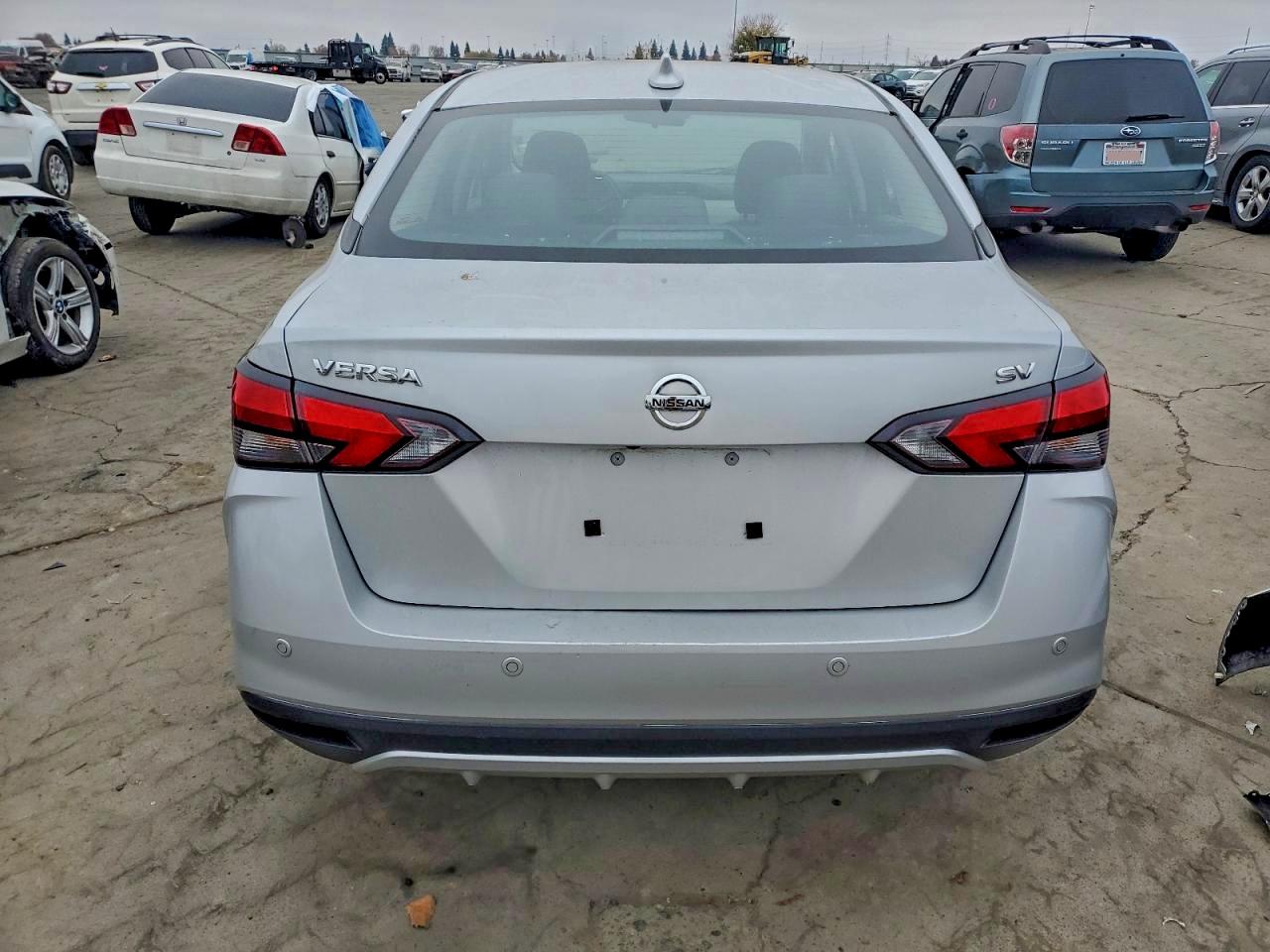2021 NISSAN VERSA SV photo 6