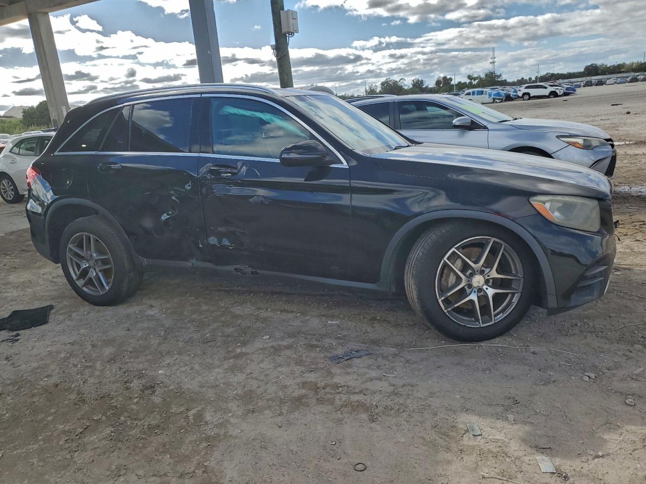 2016 MERCEDES-BENZ GLC 300 photo 4