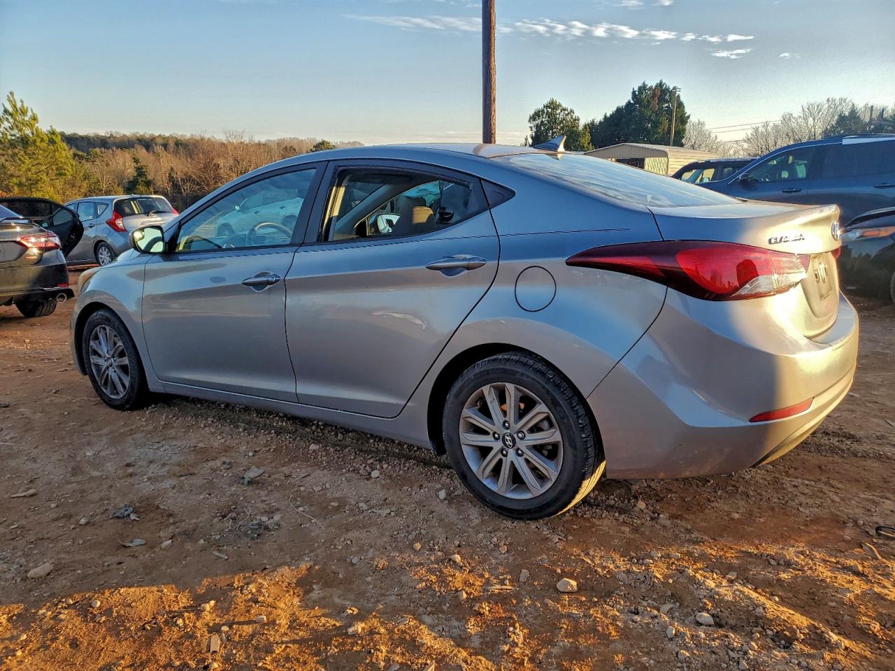 2015 HYUNDAI ELANTRA SE photo 2