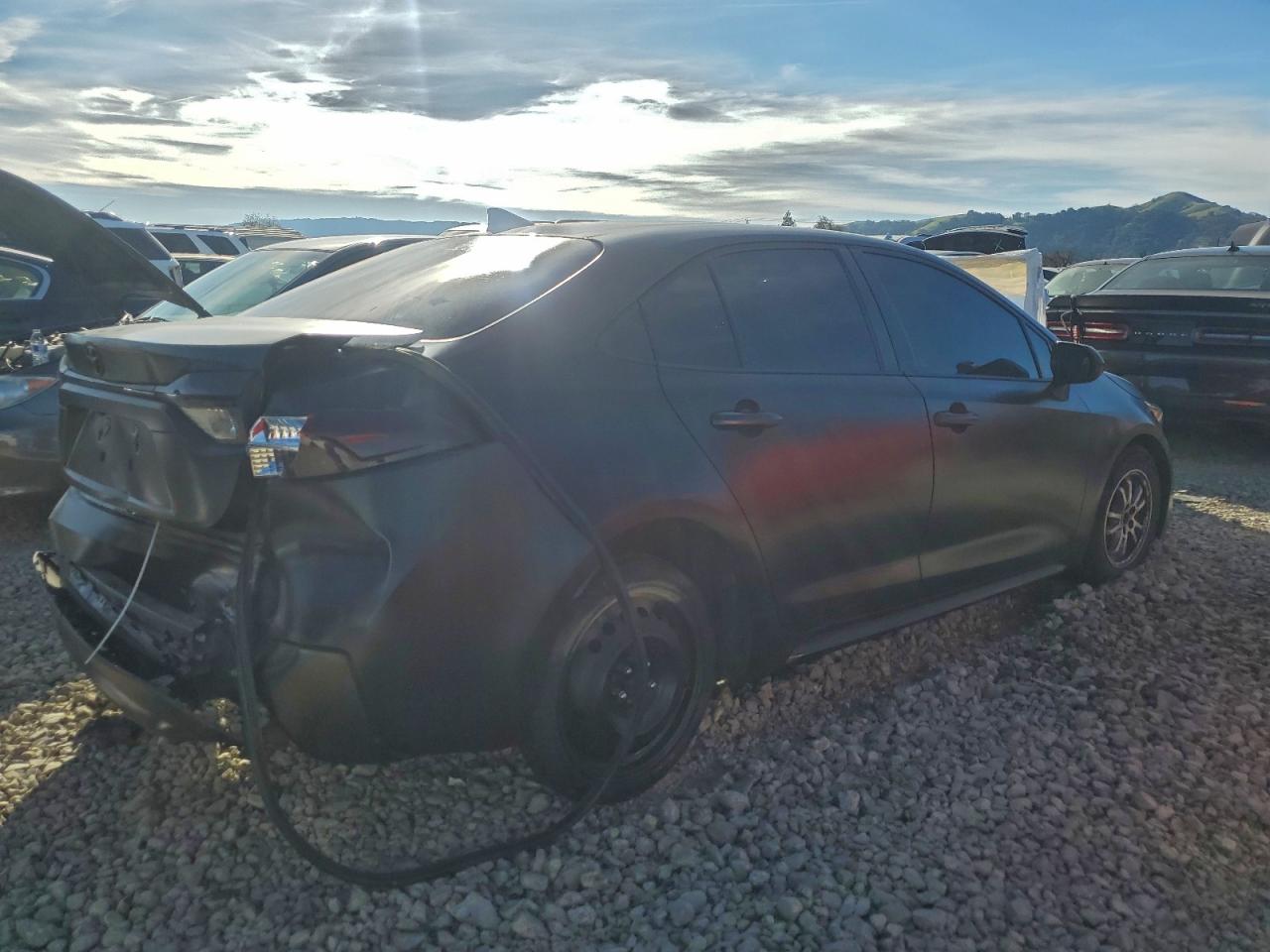 2020 TOYOTA COROLLA LE photo 3
