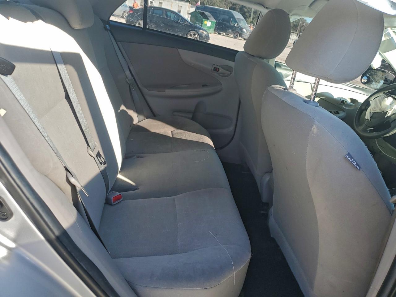 2013 TOYOTA COROLLA BASE photo 28
