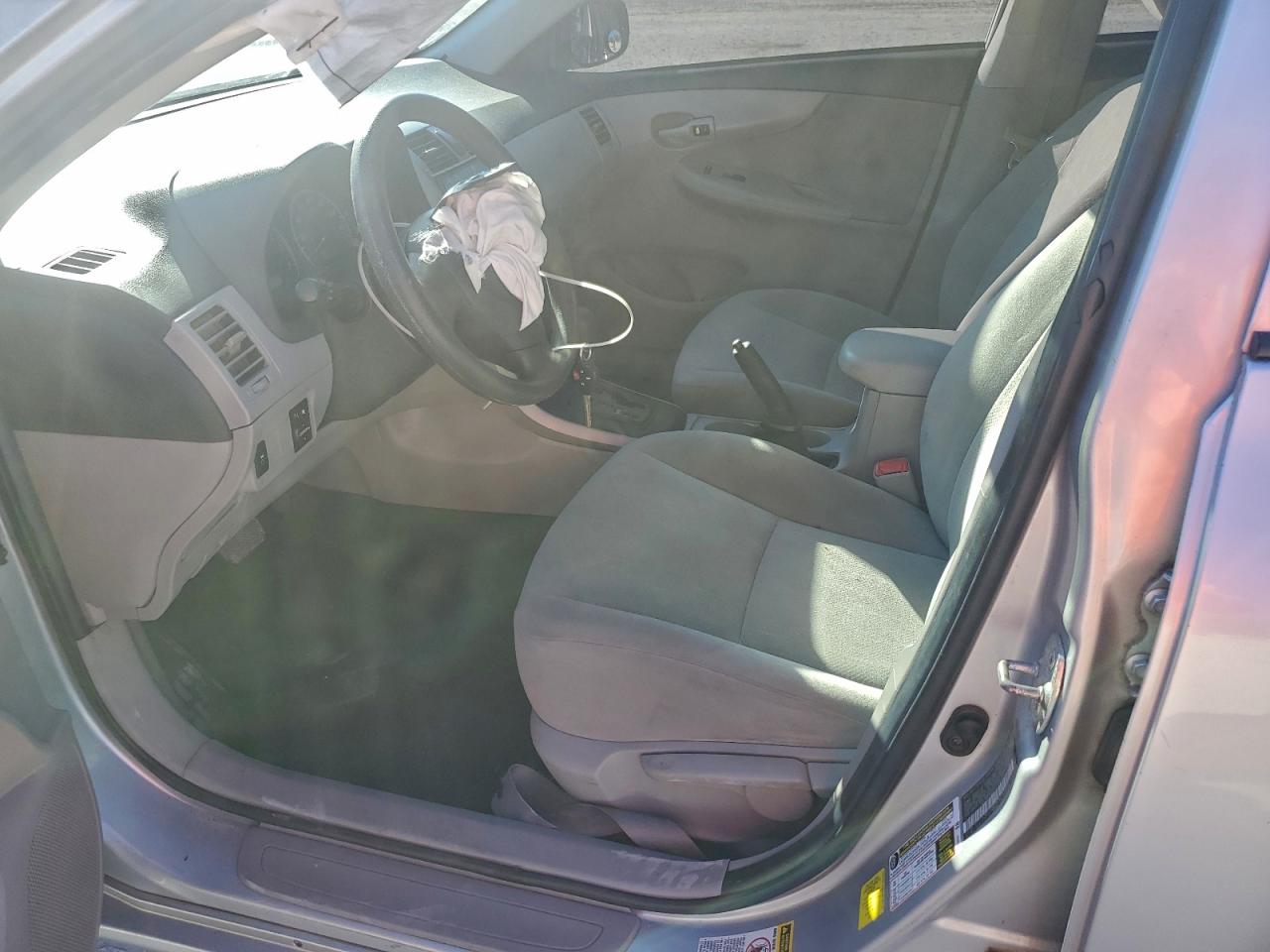 2013 TOYOTA COROLLA BASE photo 19