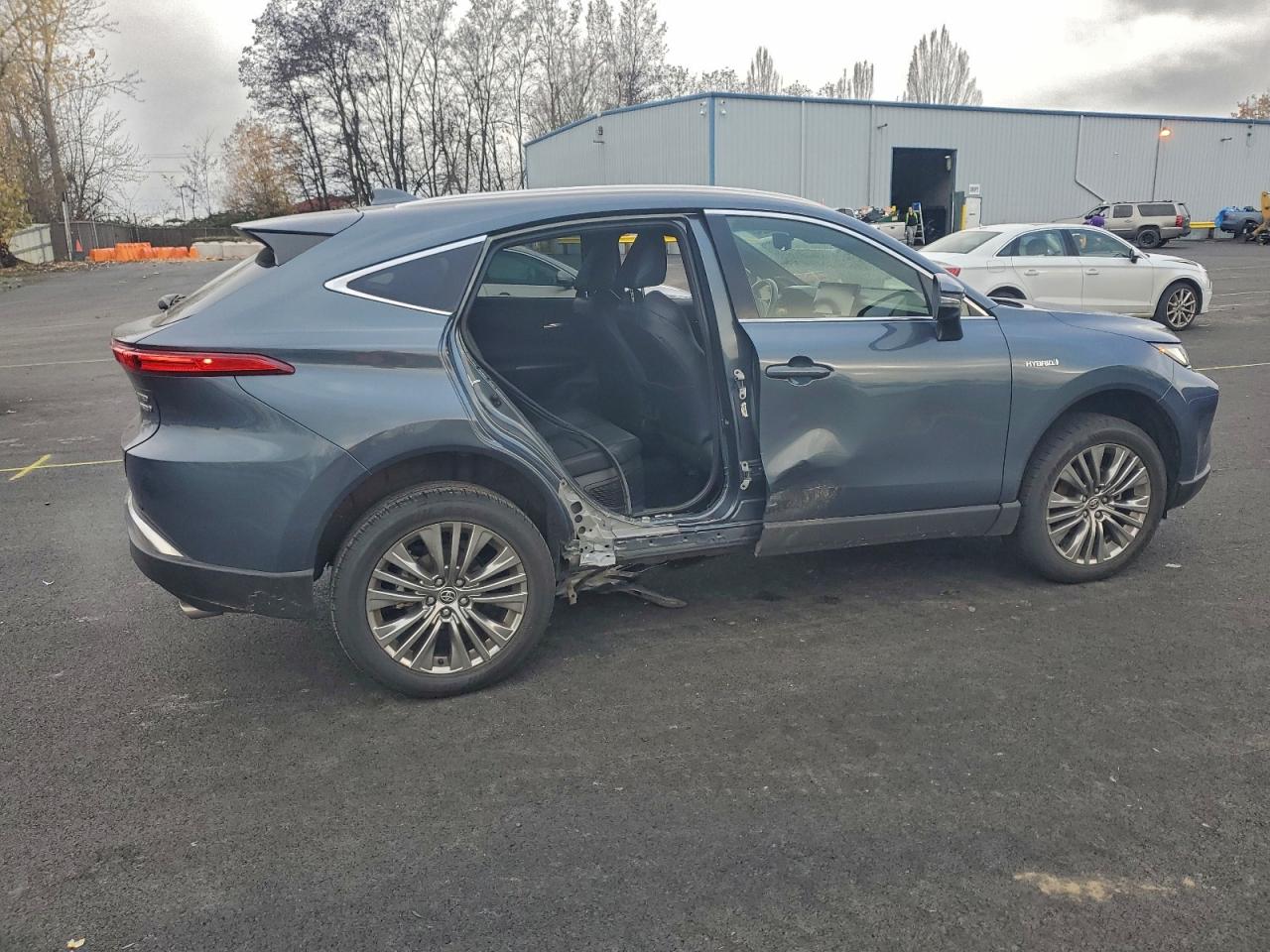 2021 TOYOTA VENZA LE photo 3