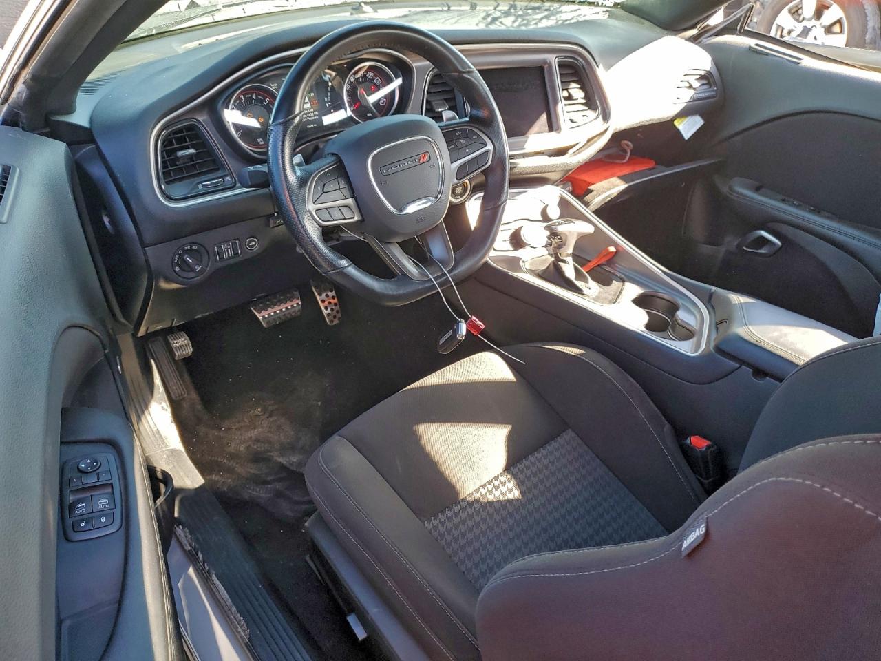 2022 DODGE CHALLENGER R/T photo 15