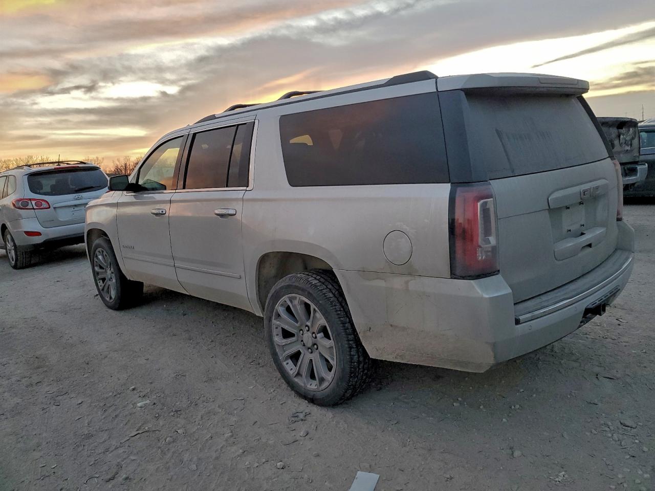 2015 GMC YUKON XL DENALI photo 3