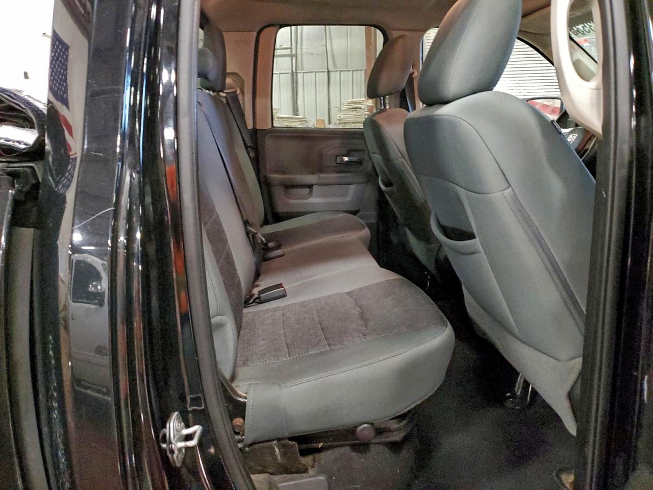 2015 RAM 1500 SLT photo 19